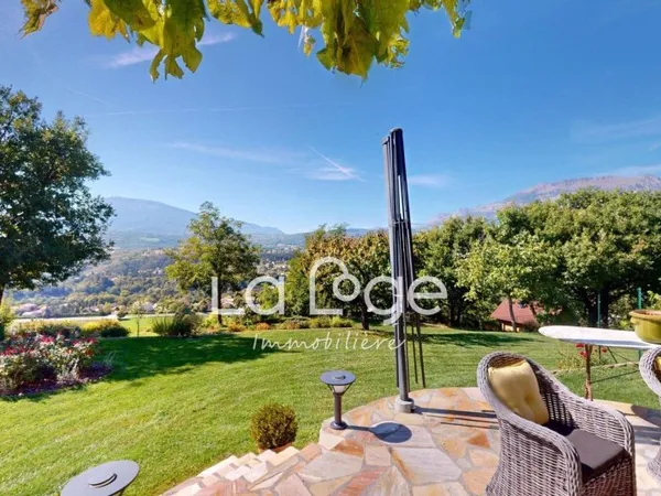 Maison 7 pièces 195 m²