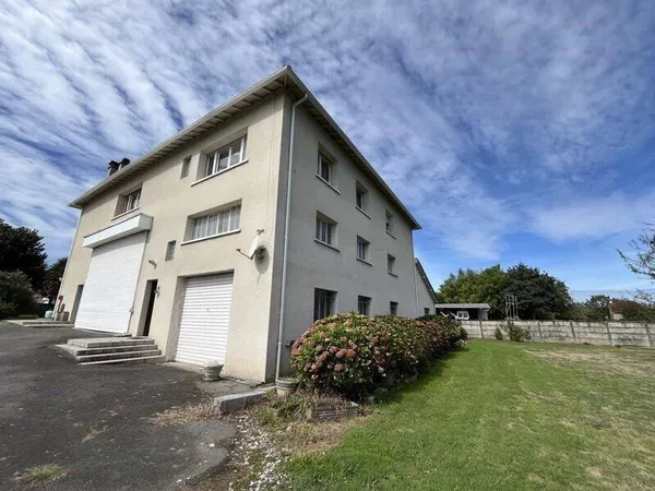 Maison 10 pièces 330 m²