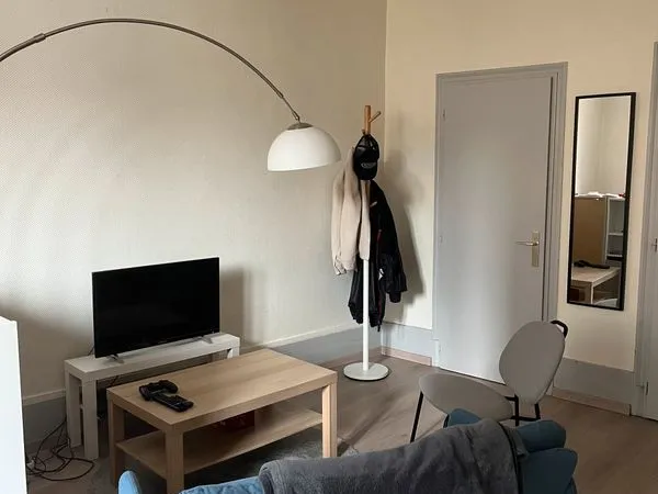 40m2 meublé centre ville place de la République