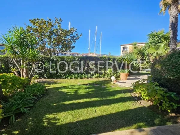 NOUVEAU PRIX-GRAND APPARTEMENT CONTEMPORAIN EN REZ DE JARDIN PORT COGOLIN, GOLFE DE ST TROPEZ