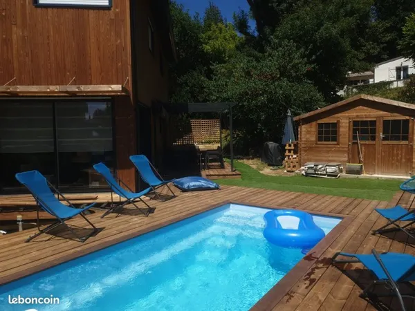 Coloc de 3 chambres avec douches dédiées / smartTV / jardin / piscine / tramway à 350m