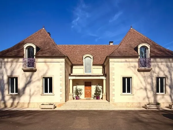 MAISON DE STANDING - 265 M2 - SEMUR EN AUXOIS