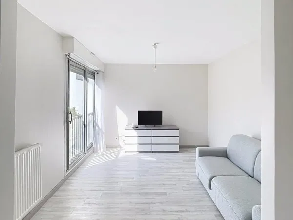 PAU TRESPOEY - Vaste T1 de 30 m2 avec parking