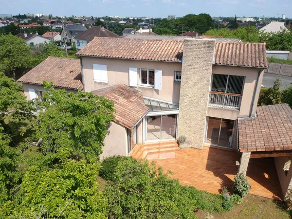 Vends maison 193m² Poitiers dans un écrin de verdure
