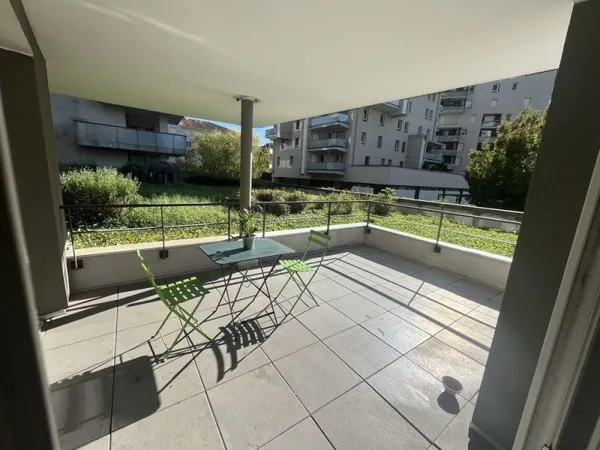 Appartement - 2 pièces - 42m² / terrasse 28m²