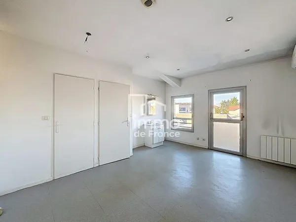 Local commercial Oyonnax 5 pièce(s) 82 m2