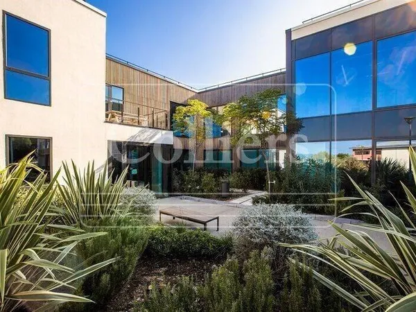 Bureaux 787 m²