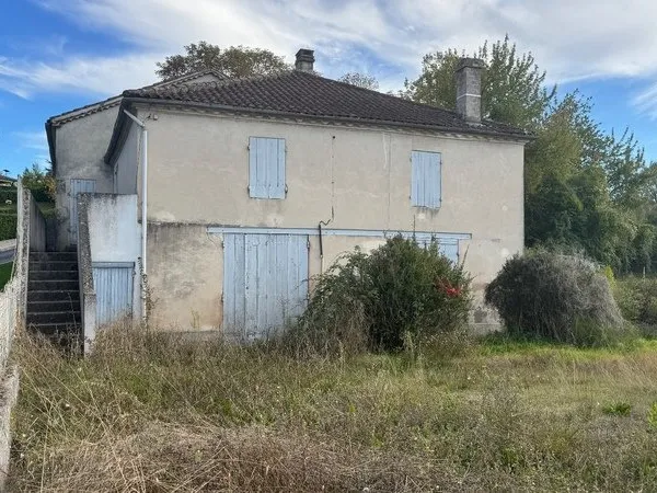 Maison centre de pont du casse à restaurer