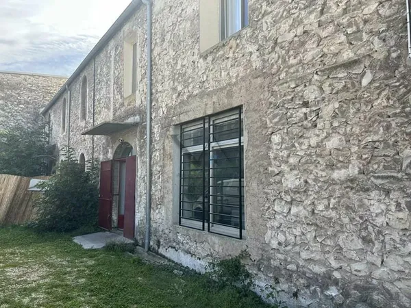 Local commercial 166 m²