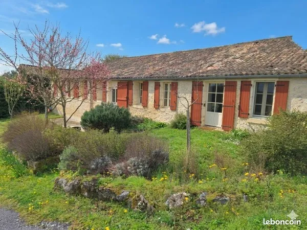 Maison ancienne en pierre rénovée avec goût de 110 m² - 3 chambres - cour intérieure