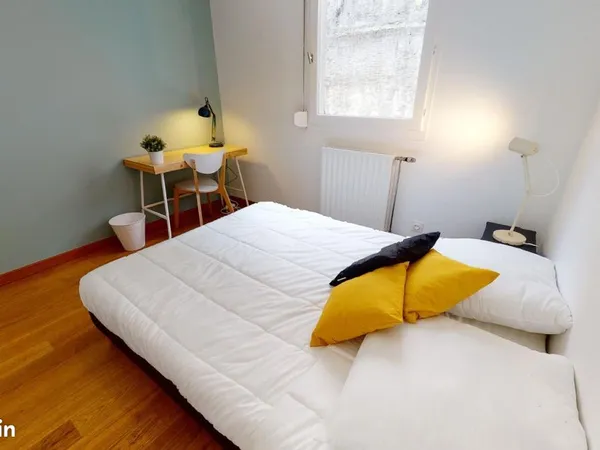 Chambre 6 pièces 98 m²
