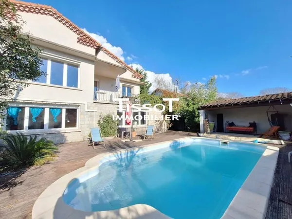 Maison 6 pièces 265 m²