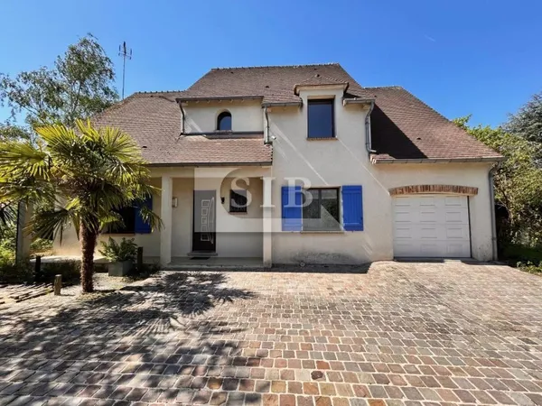 SECTEUR PRIVILEGIE - Maison 9 pièces avec beau jardin