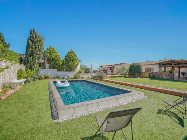 Propriete D'exception Avec Villa Et Annexes