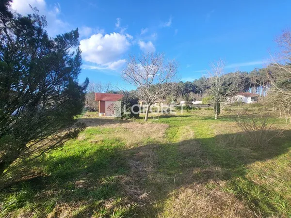 Terrain 1400 m²