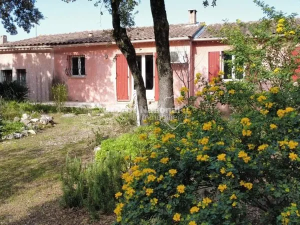 SORGUES - VILLA DE PLAIN PIED SUR 605 M² DE TERRAIN