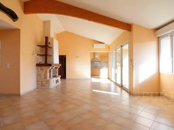 Pont des Demoiselles - Vaste appartement T4 avec terrasse et garage