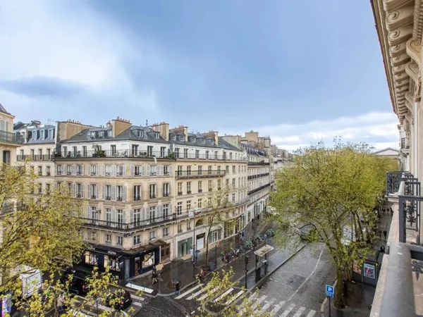 Paris 8 - Madeleine / Tronchet - Appartement d'angle rénové - étage élevé avec balcon filant- 4/5 ch