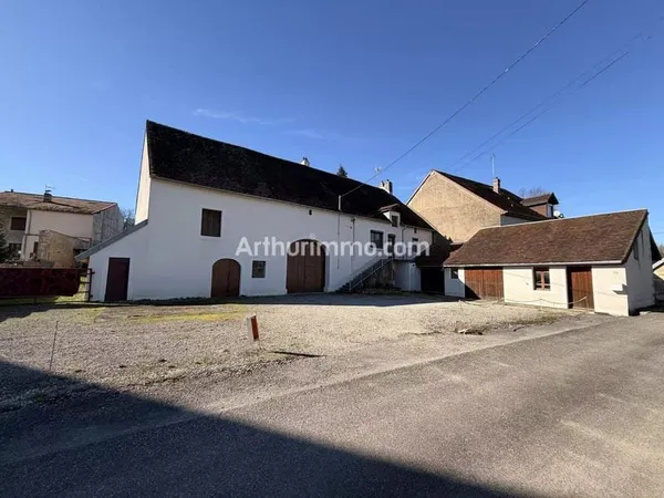 Belle maison de village au calme avec beaucoup de dependance