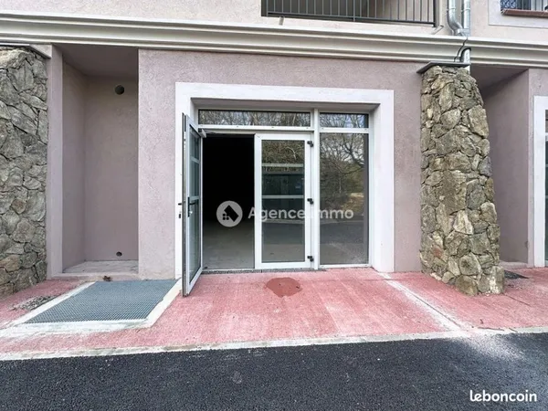 Local commercial 77 m² Flassans-sur-Issole