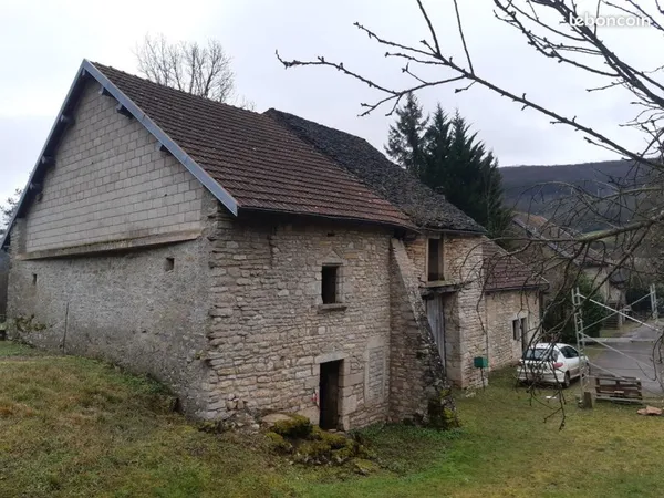 Belle propriété à rénover 200m2 + 2700m2 de terrain