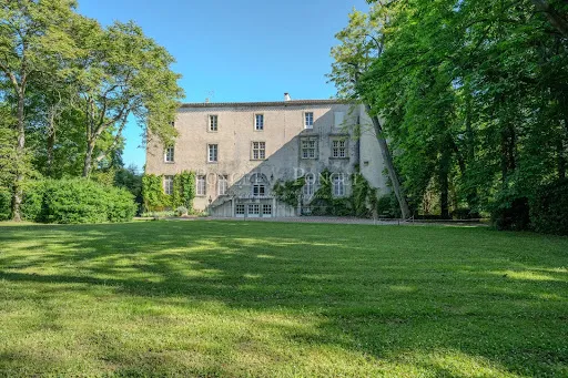 Château 25 pièces 900 m²