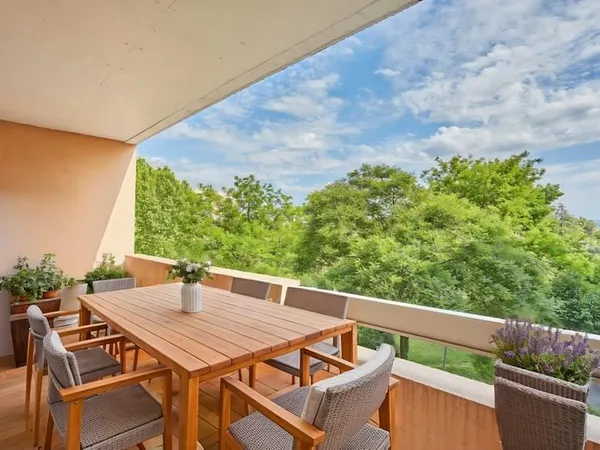 Appartement T3/ 4 avec terrasse centre ville à pieds