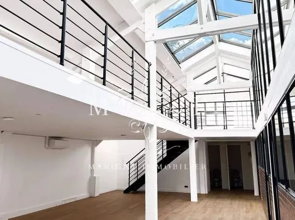 Boutique 8 pièces 360 m²