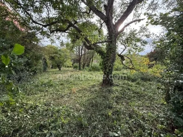 SAINT CYR SOUS DOURDAN (91).50 Mm de PARIS A 3KM DE L A10. BEAU TERRAIN A BATIR DE 867 M² NON VIABIL