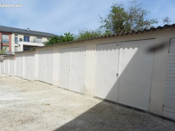 Lot 23 garages quartier Pignoux à BOURGES
