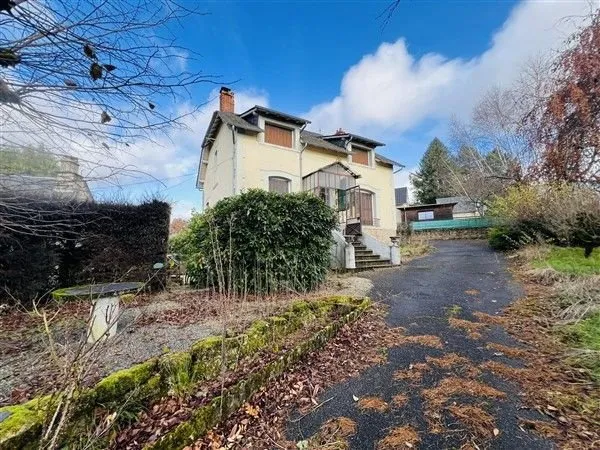 AGREABLE MAISON FAMILIALE AVEC JARDIN