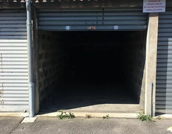 Parking / box 128 route de Vienne 69008 LYON