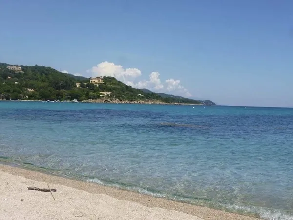 VILLA PIEDS DANS L'EAU - CORSE DU SUD