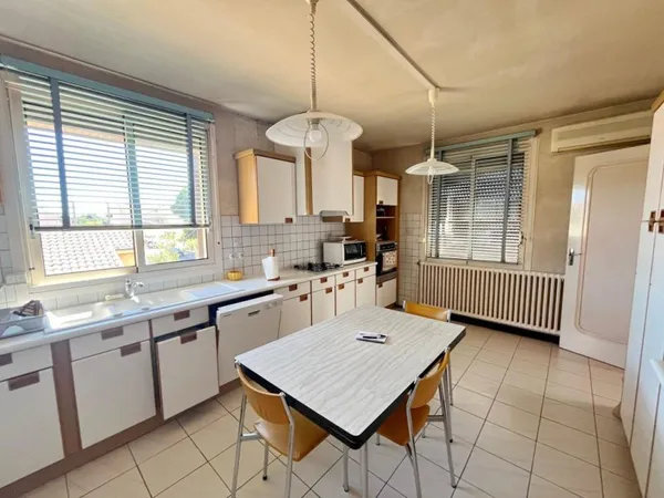 Villa composée de 2 appartements à rénover