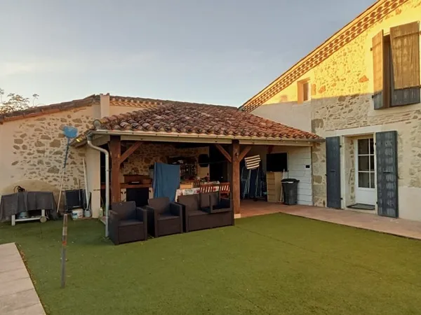 Maison d'exception Gasconne à vendre à Lahitte Gers - 8 pièces, 7 chambres avec piscine et apparteme
