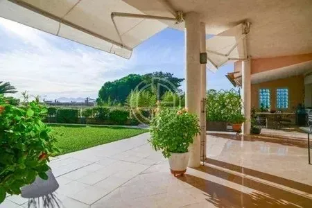 LE CANNET RESIDENTIEL - GRAND 5P APPARTEMENT EN REZ DE JARDIN - APERÇU MER