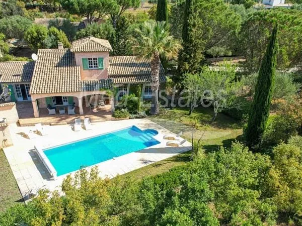 Elegante villa provençale avec belle vue sur les montagnes