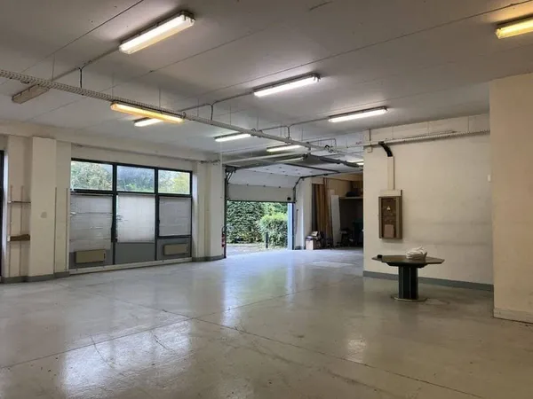 Local d'activité 210 m²