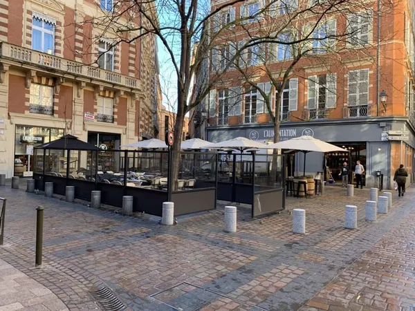 Local commercial 331 m²
