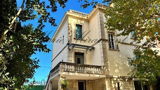 Maison 11 pièces 204 m²