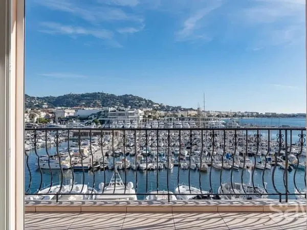 Cannes - Quai Saint-Pierre : Appartement d'exception avec vue imprenable sur le vieux port