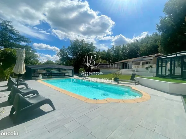 Maison 4 pièces 296 m²