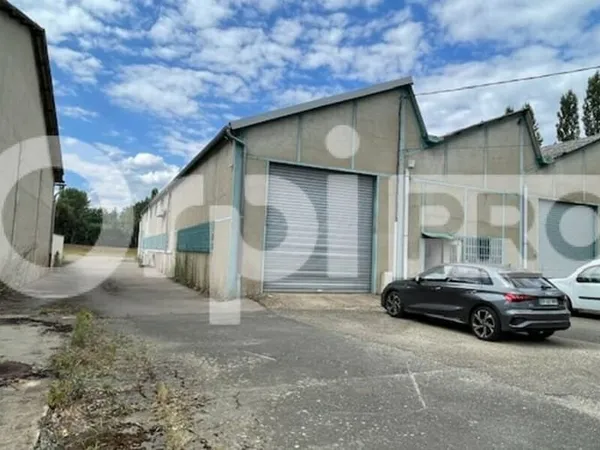 Local d'activité 910 m²