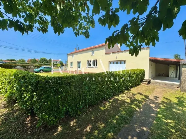 MAISON 3 CHAMBRES, JARDIN, GARAGE, DÉPENDANCES, GRENIER et PRÉAU