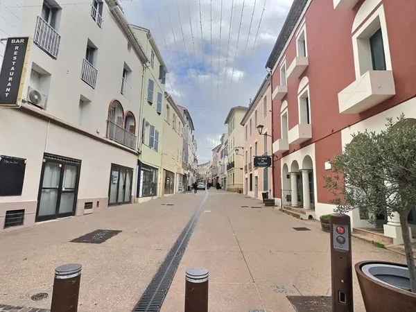 VENTE EN EXCLUSIVITE - FREJUS - CENTRE-VILLE - Appartement 2 pièces de 45.60m2 entièrement rénové