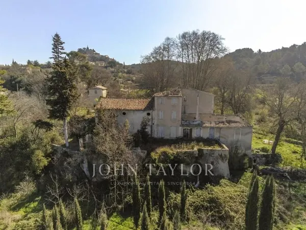 Propriété du 17eme siècle à restaurer