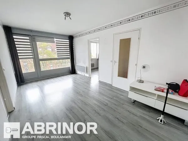 Appartement de Type 2, balcon, cave et place de parking