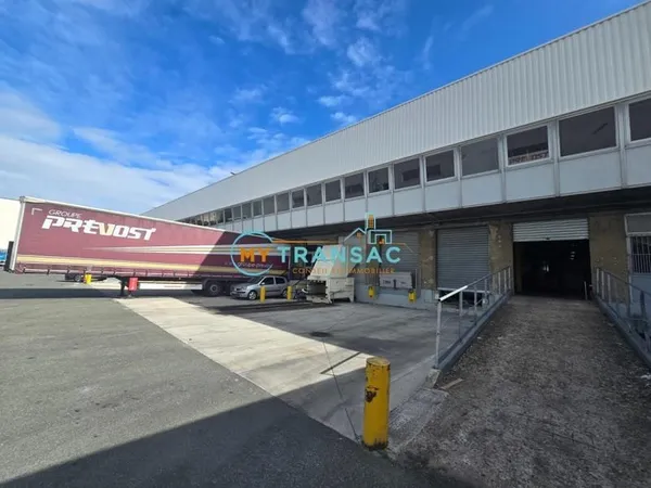 MY TRANSAC vous propose une surface de stockages avec quai, idéalement placé à Rosny sous bois, avec