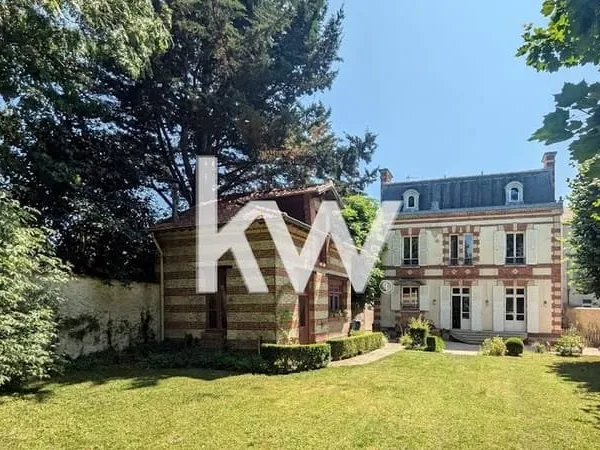 Maison 10 pièces 253 m²