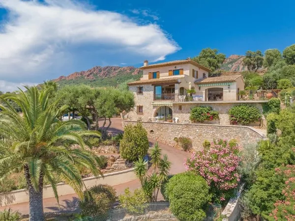 Achat : Maison Agay (83530)